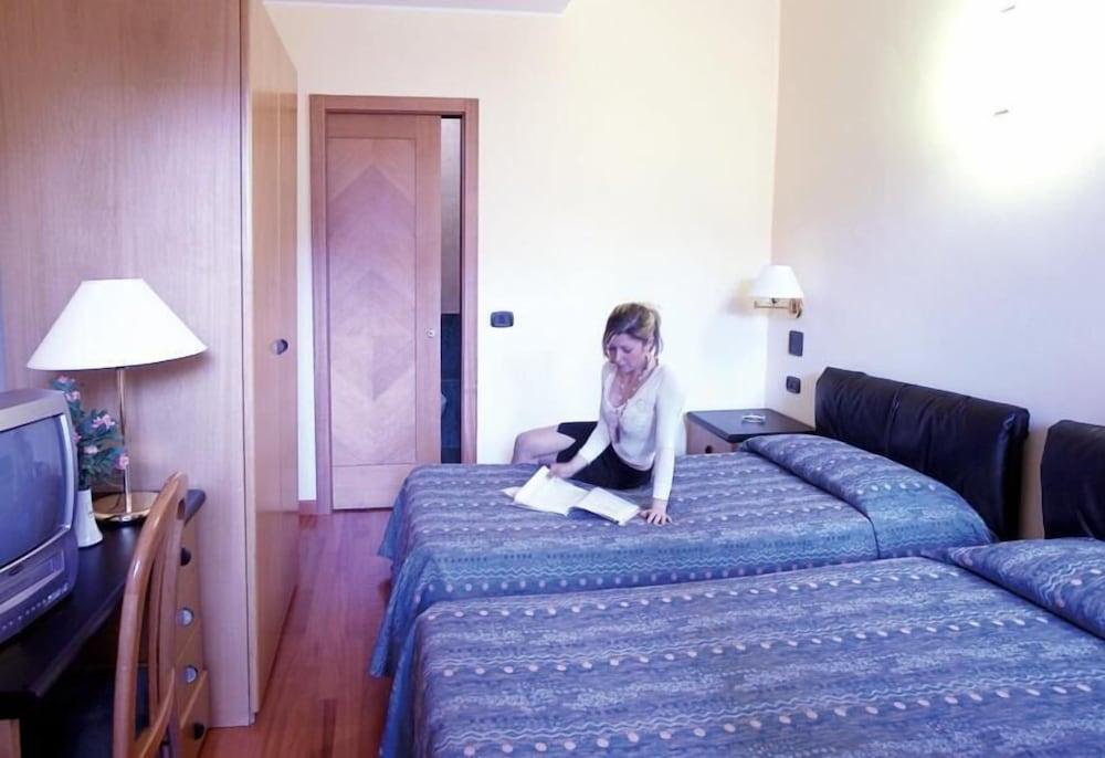 Hotel Valganna Milan Exterior photo