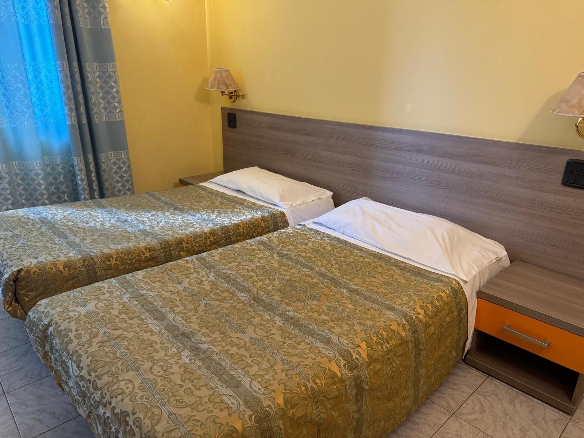 Hotel Valganna Milan Room photo